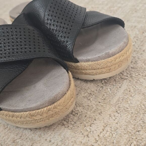 Earth | Modern Marigold Platform Sandals - Picture 4 of 8
